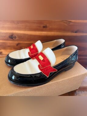 Christian Louboutin Patent Leather Loafers with White/Red Accent, size 9 EU39